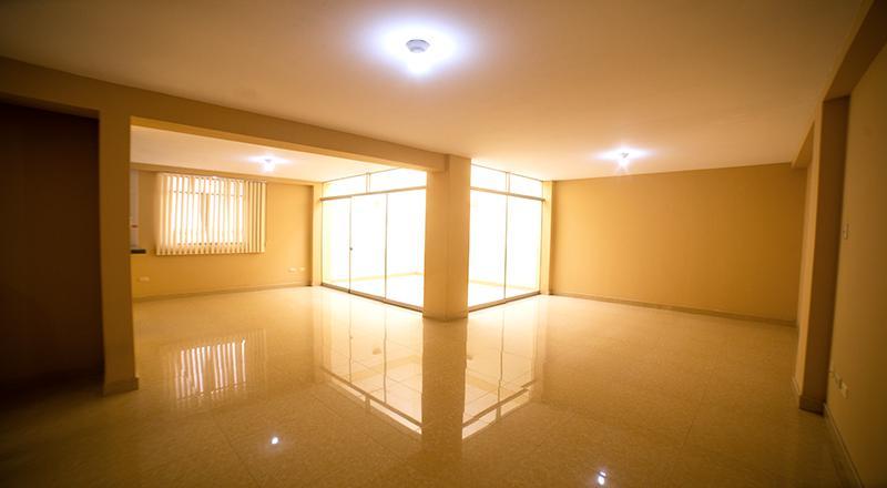VENTA DE CASA DE 3 PISOS EN URB. LOS FICUS - PIMENTEL